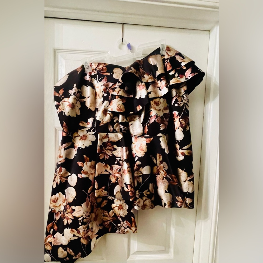 Ashley Stewart one shoulder gold/black peplum top